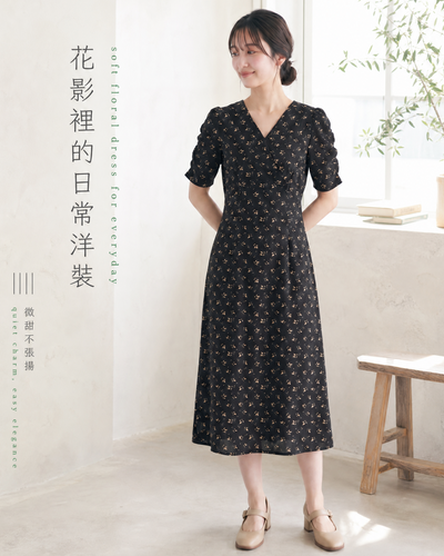 S-2XL 黑色V領收腰 | 後開衩碎花連身裙