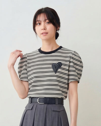 黑白細條紋愛心貼飾泡泡袖短袖T恤