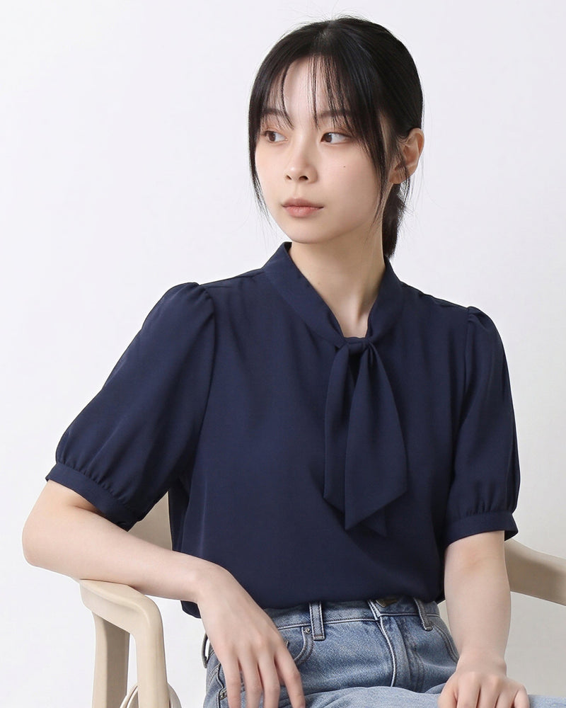 繫帶領泡泡袖襯衫