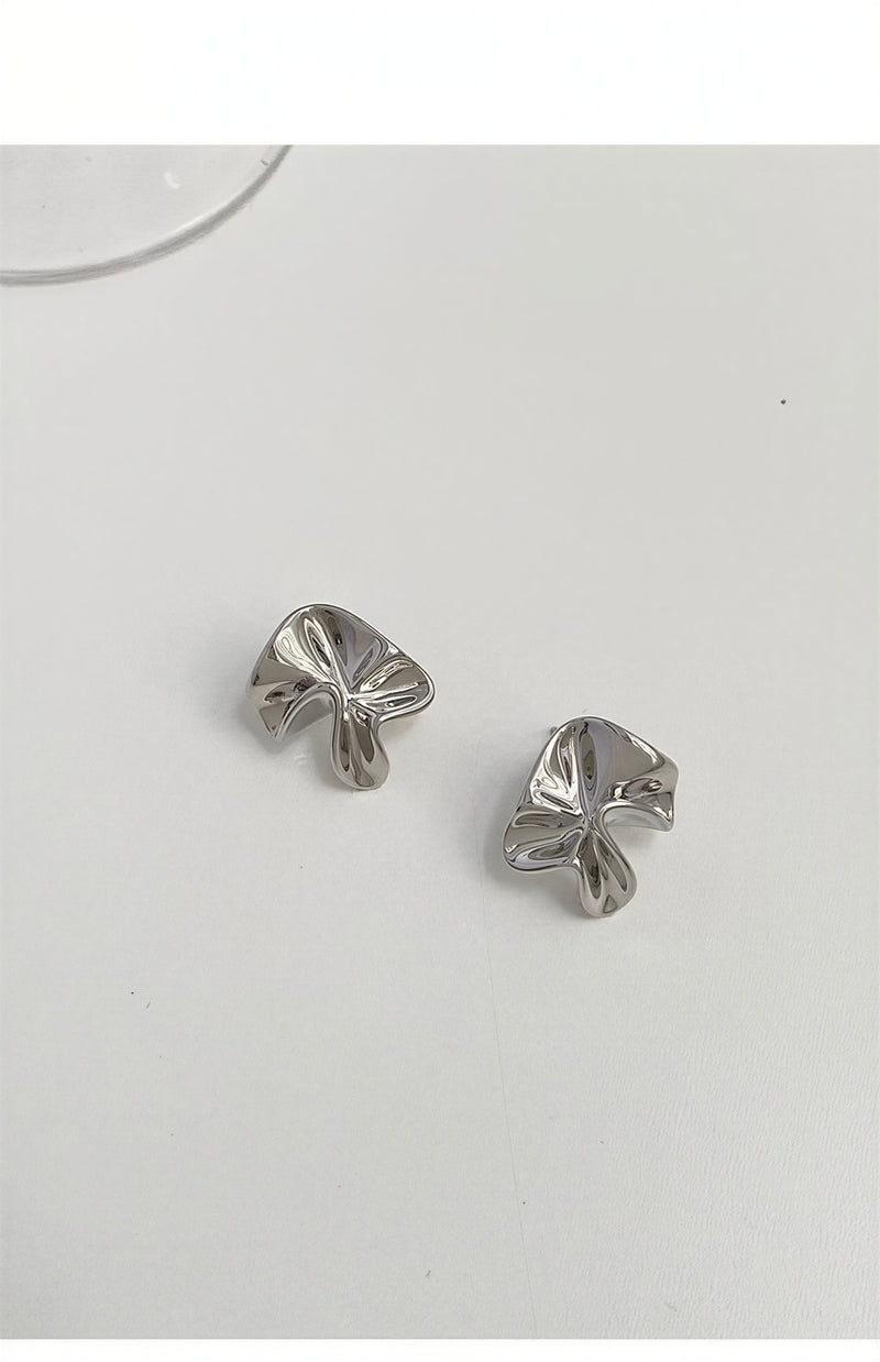 銀色立體褶皺花瓣耳釘