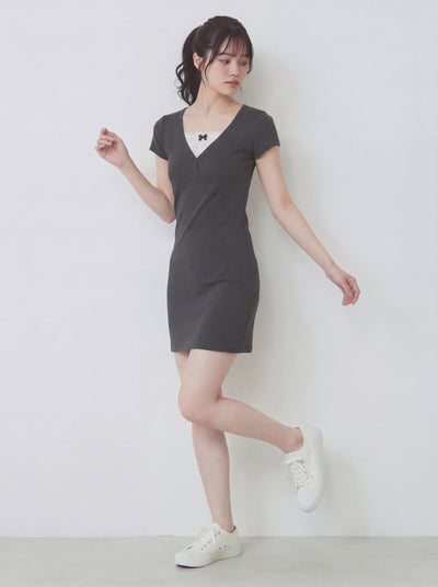 V領疊穿感 合身短袖 收腰洋裝