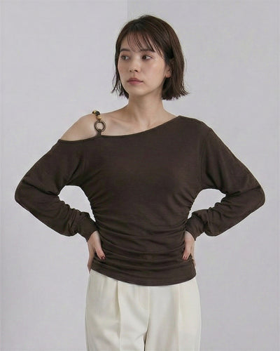 斜肩露肩環扣裝飾抽褶收腰長袖T恤