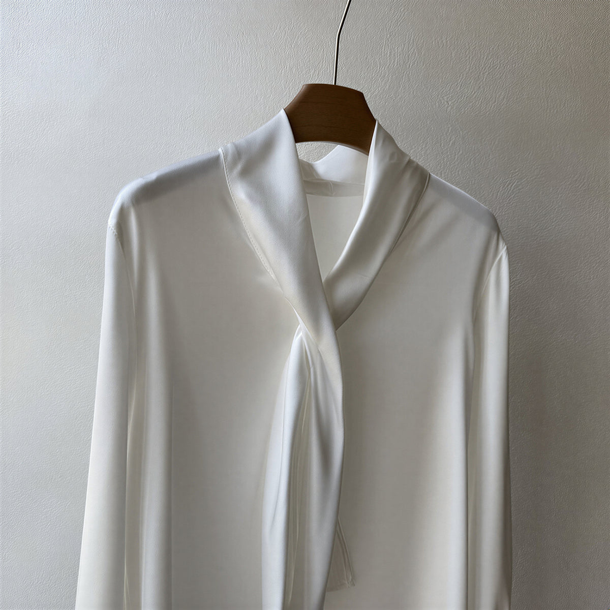 「秋季新品 」「兩色」 M-L  飄帶領垂墜感 | 優雅通勤風寬袖長袖襯衫