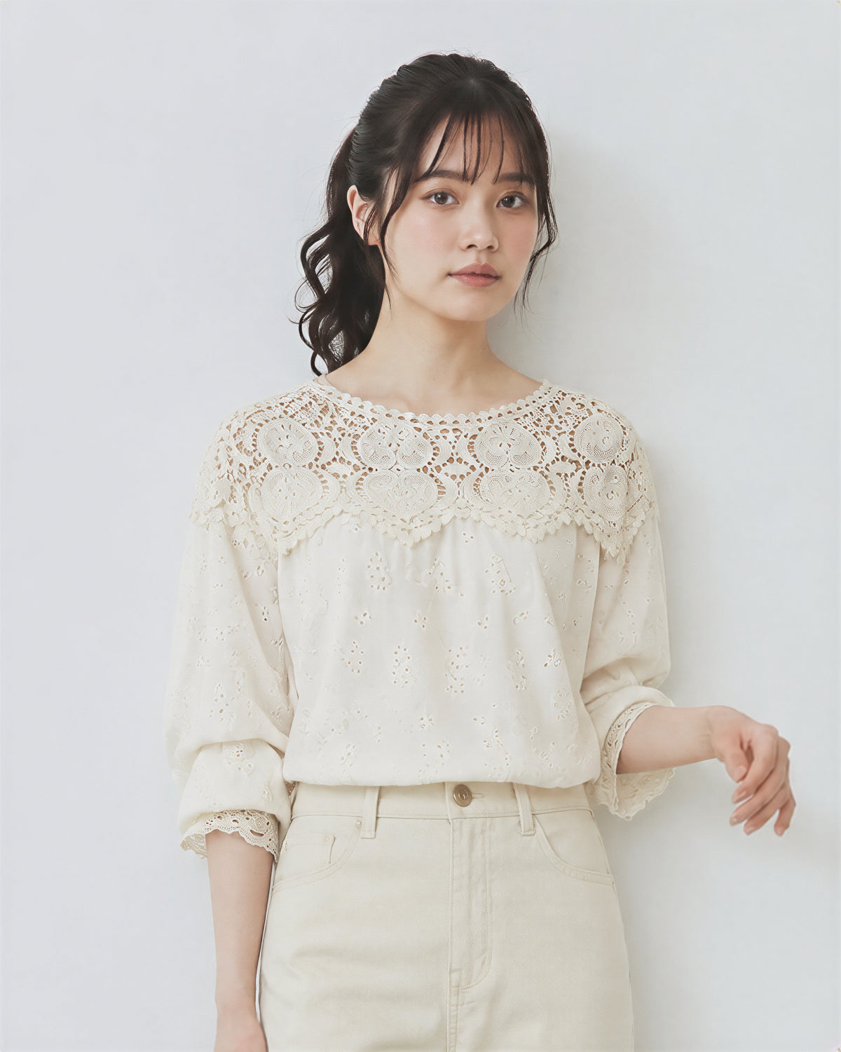 「秋季新品 」鏤空蕾絲拼接泡泡袖襯衫