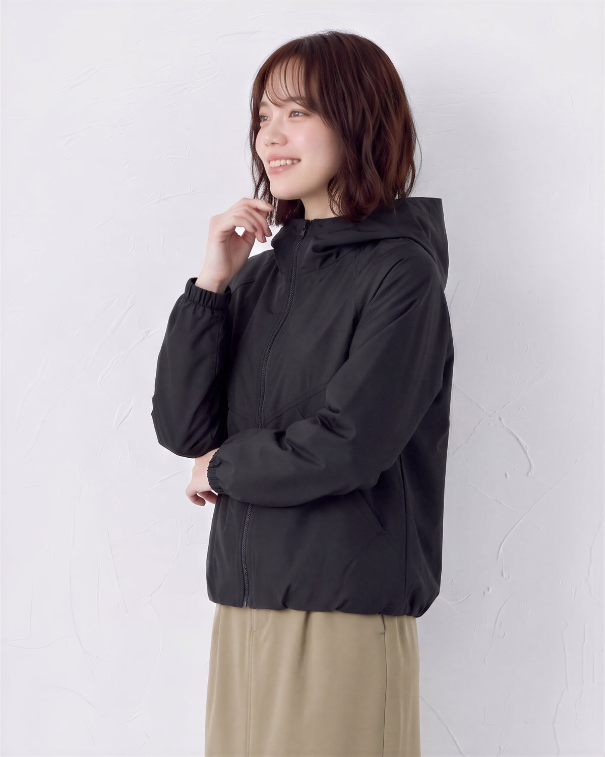 「秋季新品 」M-2XL 黑色短版拼接線條拉鍊連帽夾克