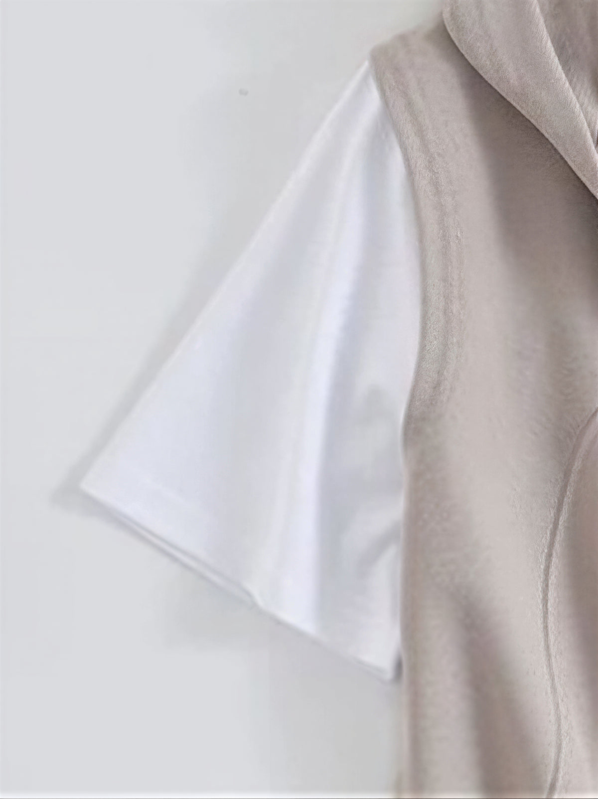 「兩色」M-3XL 連帽V領開衩假兩件T恤
