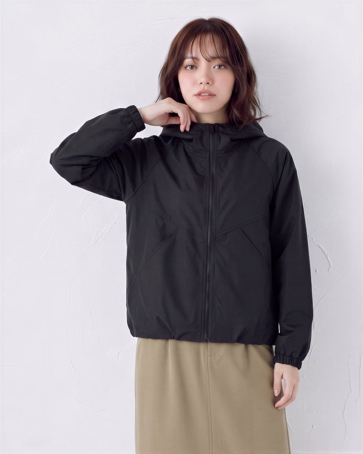 「秋季新品 」M-2XL 黑色短版拼接線條拉鍊連帽夾克