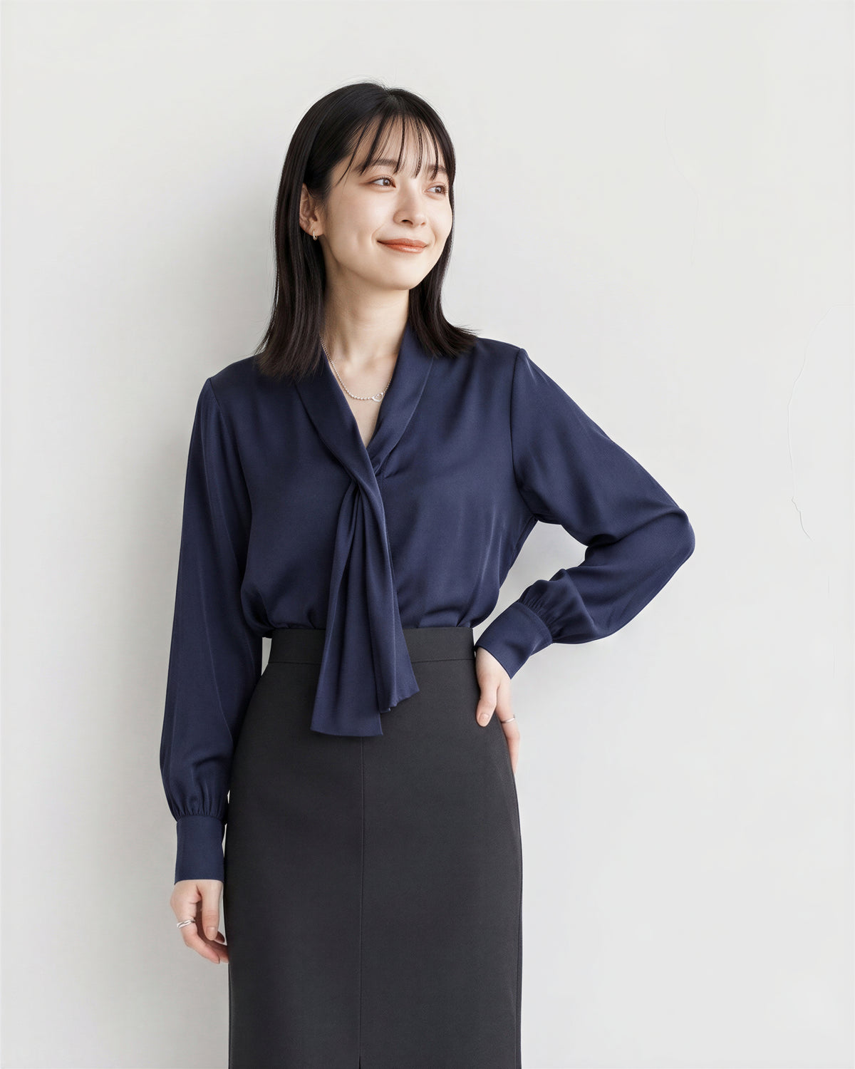 「秋季新品 」「兩色」 M-L  飄帶領垂墜感 | 優雅通勤風寬袖長袖襯衫
