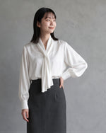 「秋季新品 」「兩色」 M-L  飄帶領垂墜感 | 優雅通勤風寬袖長袖襯衫