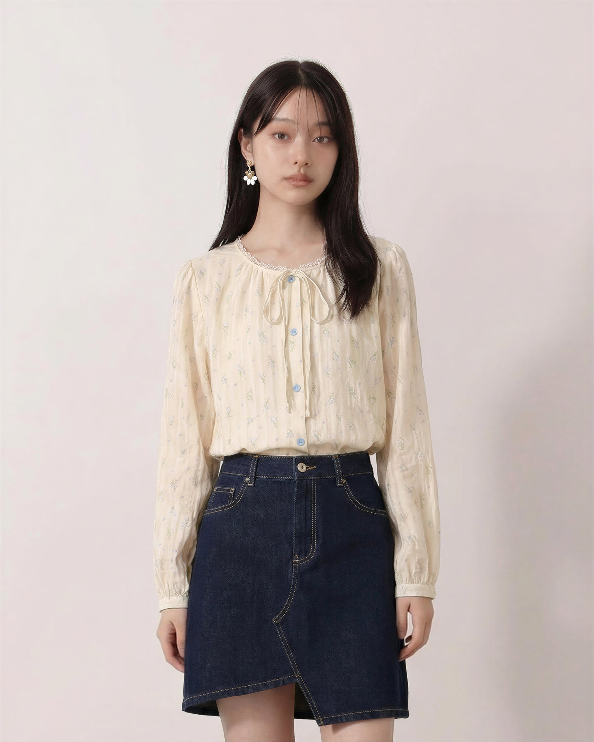 綁帶圓領碎花皺褶感長袖襯衫
