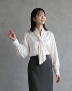 「秋季新品 」「兩色」 M-L  飄帶領垂墜感 | 優雅通勤風寬袖長袖襯衫