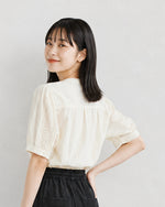 圓領壓摺刺繡感襯衫