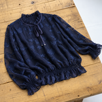 「秋季新品 」木耳邊綁帶印花雪紡上衣罩衫