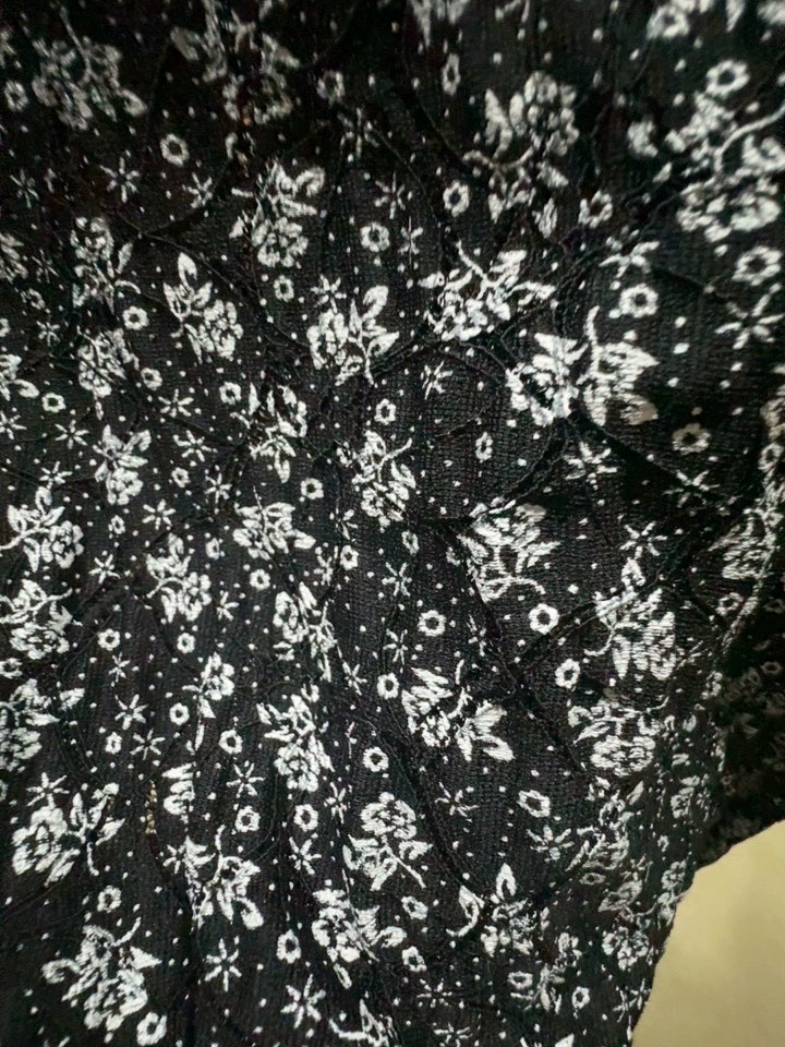 日系刺繡碎花，寬鬆短袖設計感百搭上衣