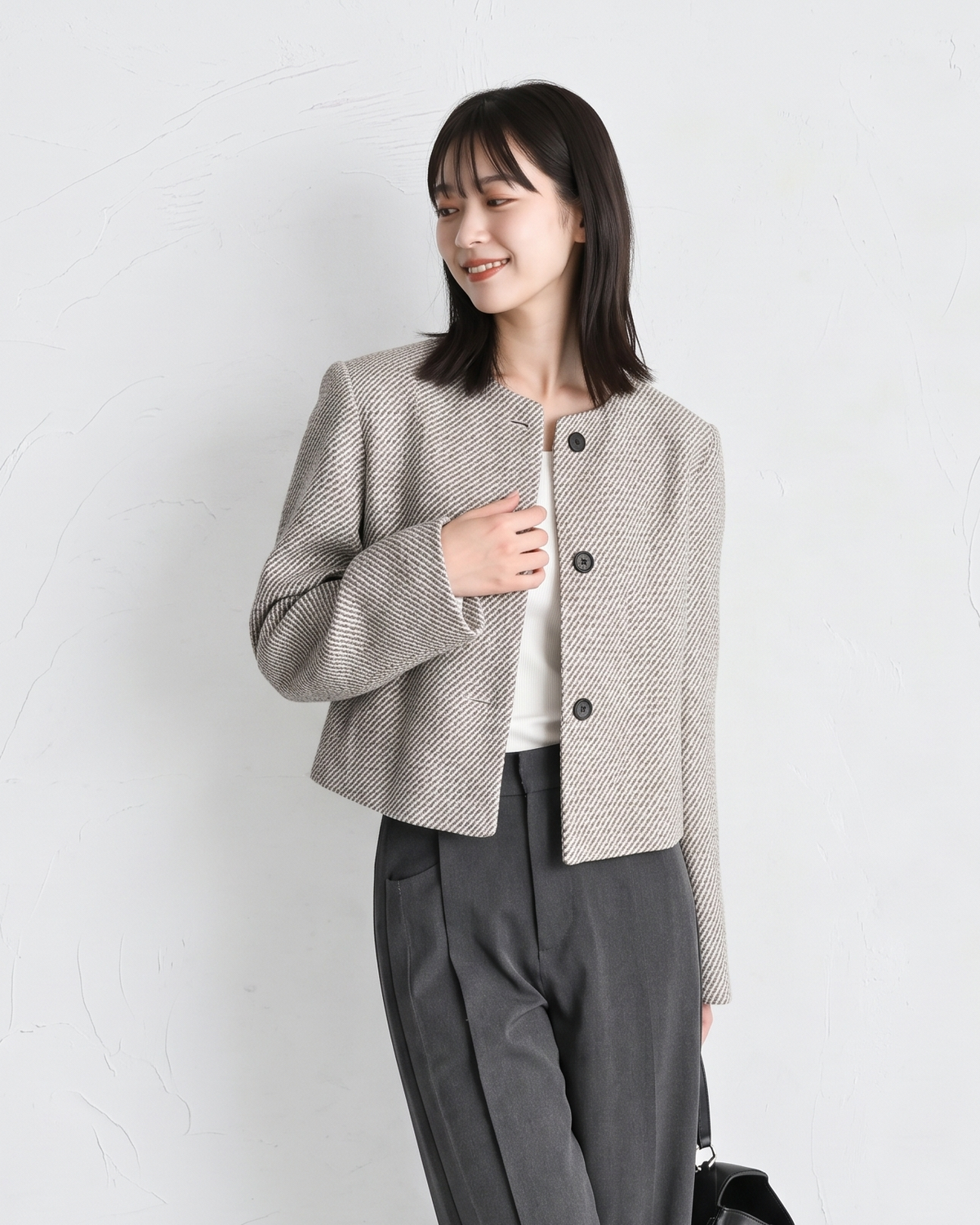 「秋季新品 」圓領立體肩線短版外套