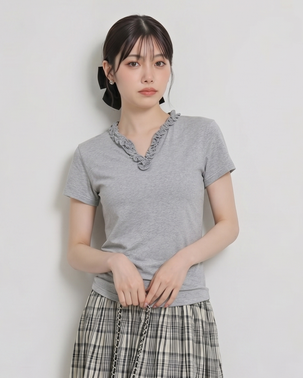 柔軟親膚 莫代爾花邊 V領灰色短袖