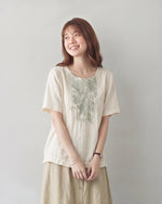 M- 3XL 輕薄柔霧花影 | 方領刺繡寬鬆T恤