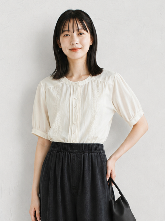 圓領壓摺刺繡感襯衫