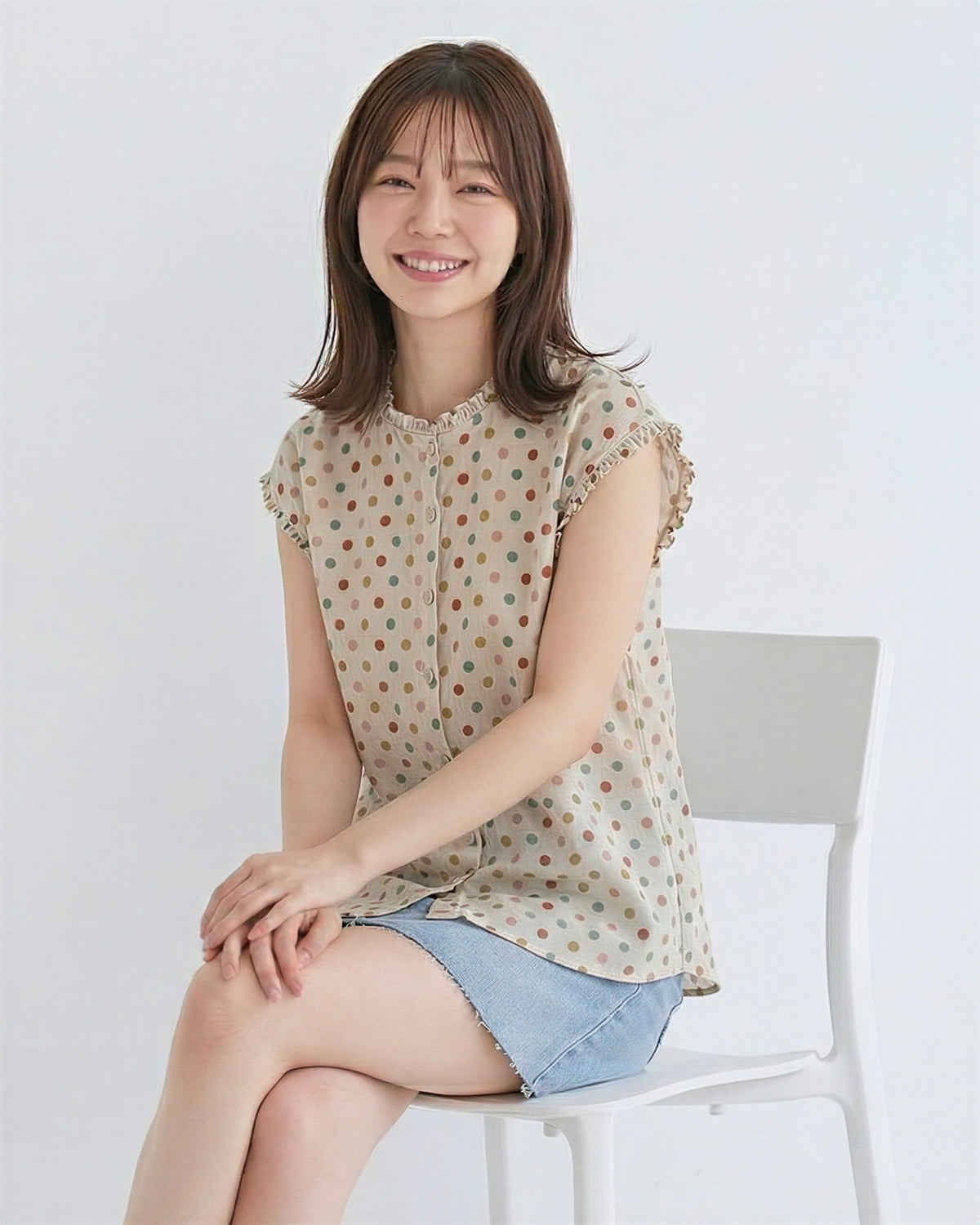 灰色波點木耳邊無袖襯衫