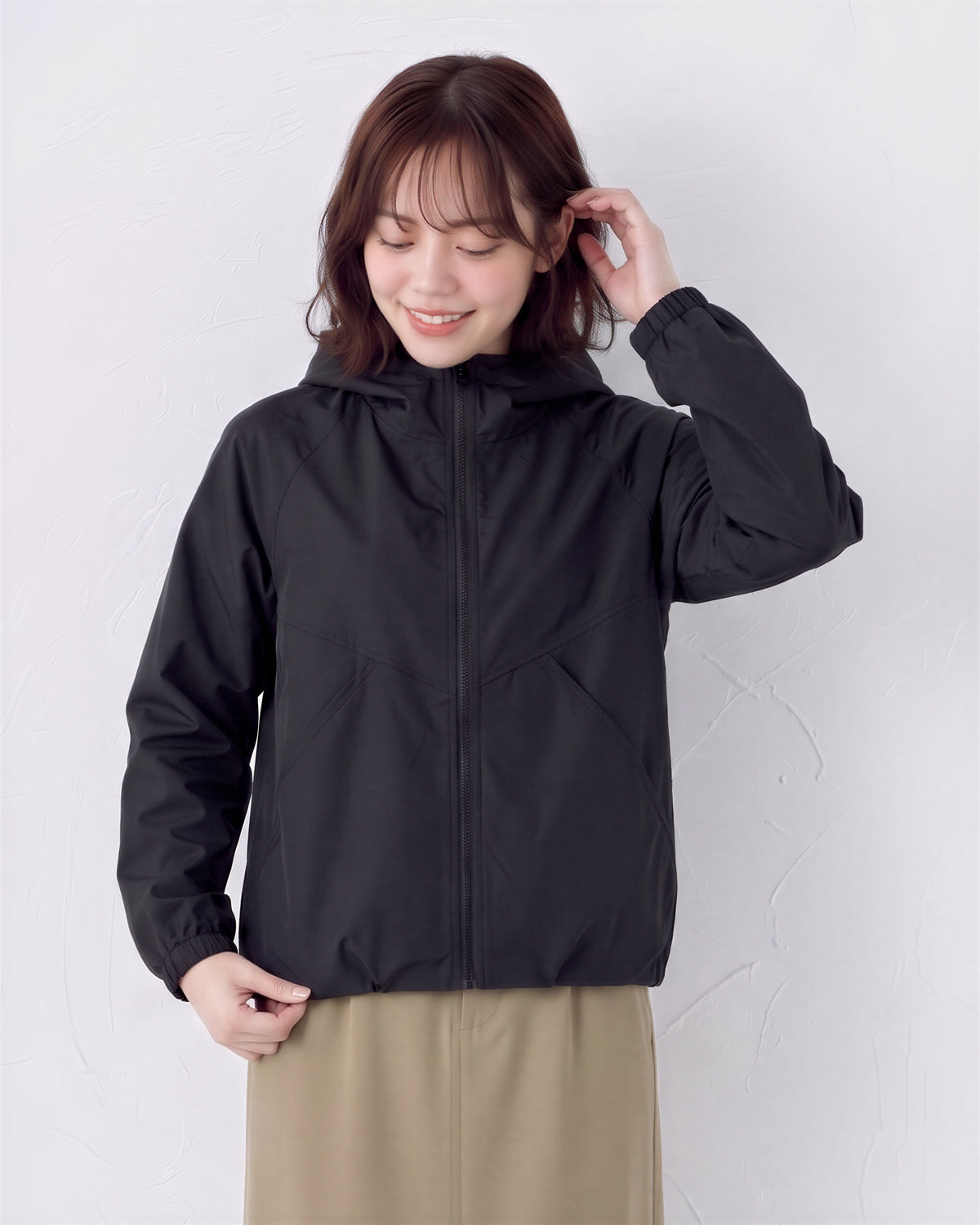 「秋季新品 」M-2XL 黑色短版拼接線條拉鍊連帽夾克