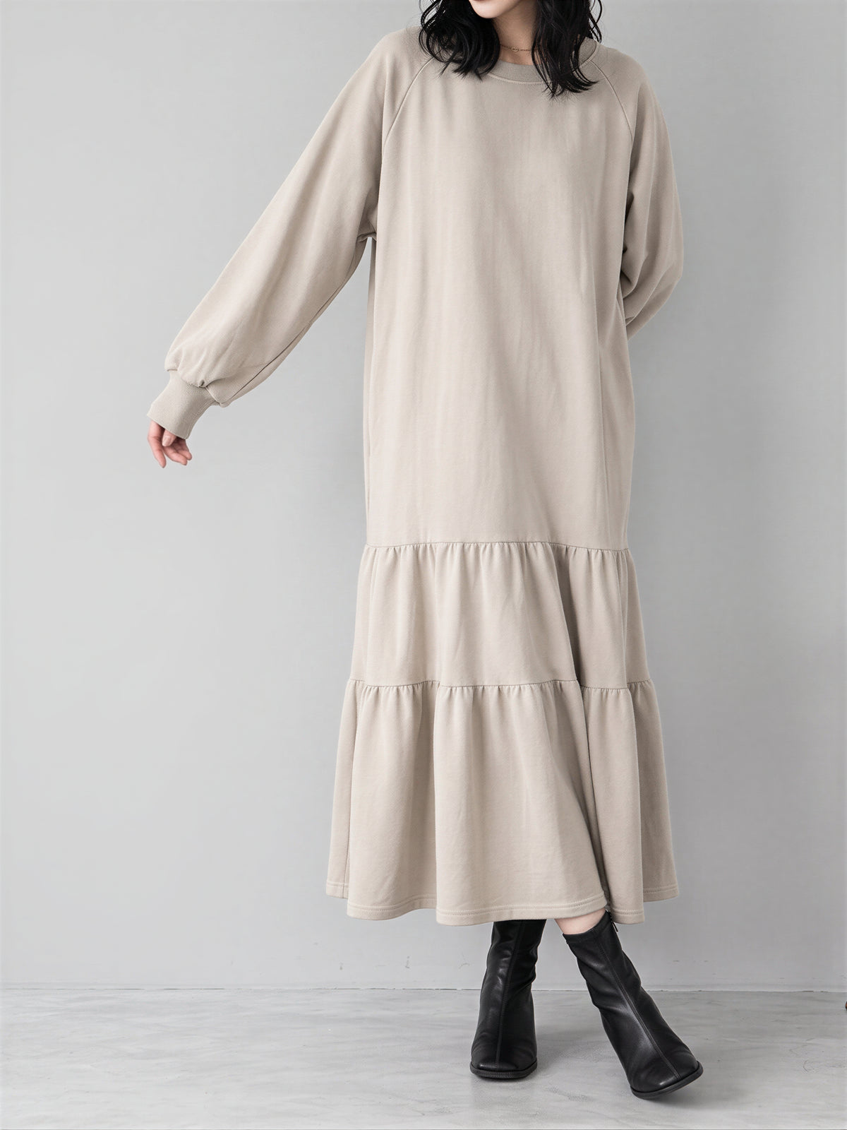 「秋季新品 」「3色」M-L 寬鬆落肩荷葉擺衛衣洋裝