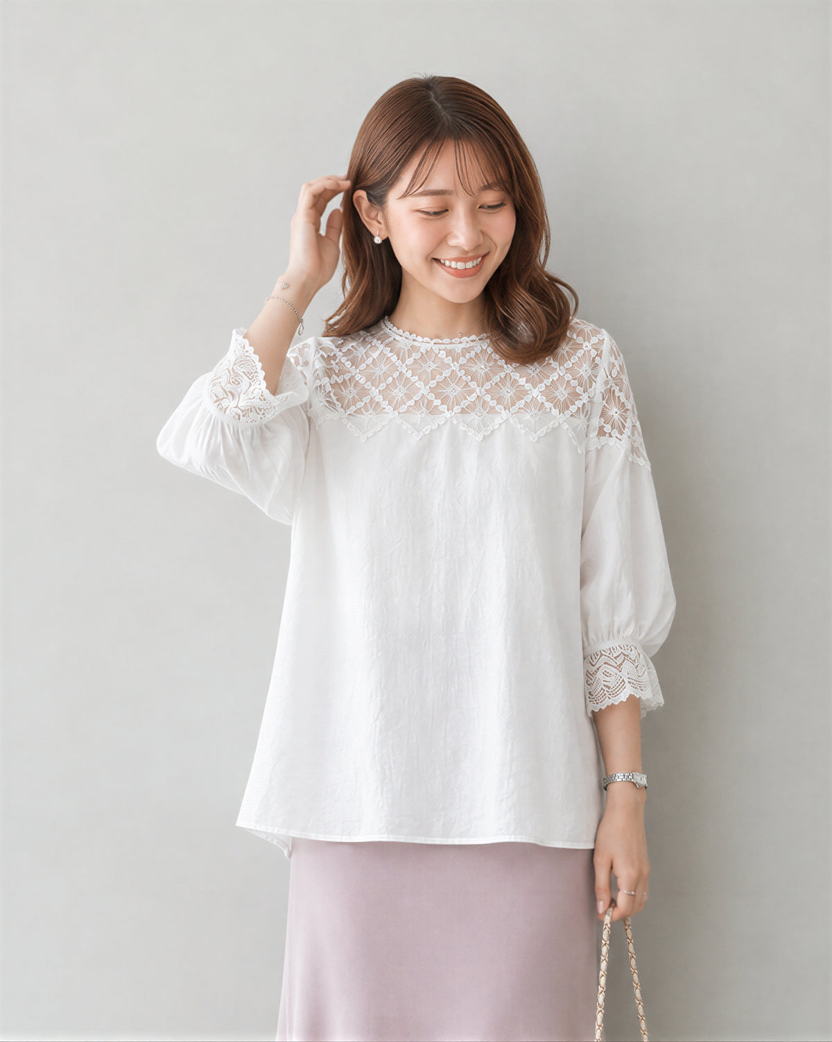 白色蕾絲拼接泡泡袖襯衫