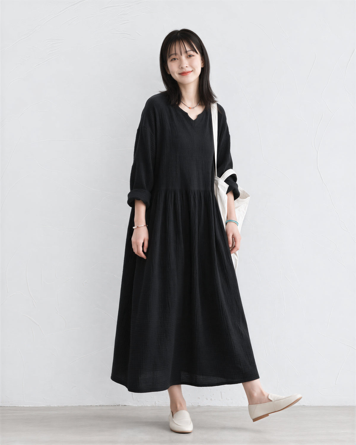 「秋季新品 」「兩色」寬鬆V領抓皺長版洋裝