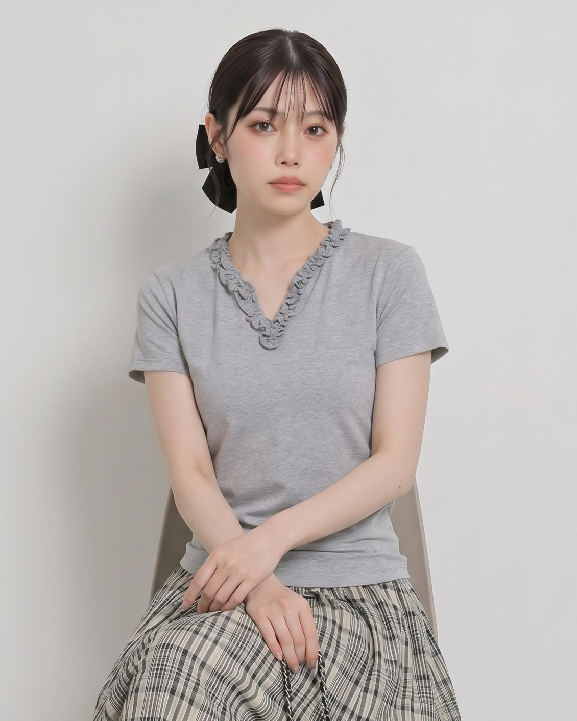 柔軟親膚 莫代爾花邊 V領灰色短袖