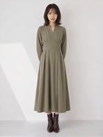 「兩色」「秋季新品 」 M-XL 收腰V領褶襉洋裝