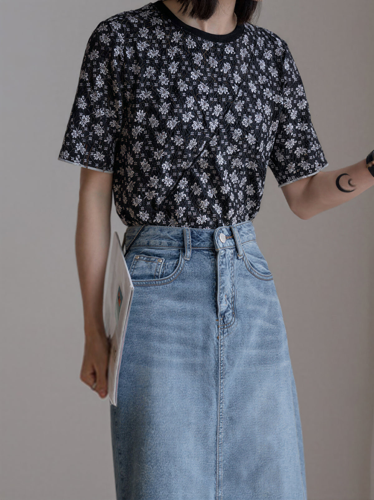 日系刺繡碎花，寬鬆短袖設計感百搭上衣