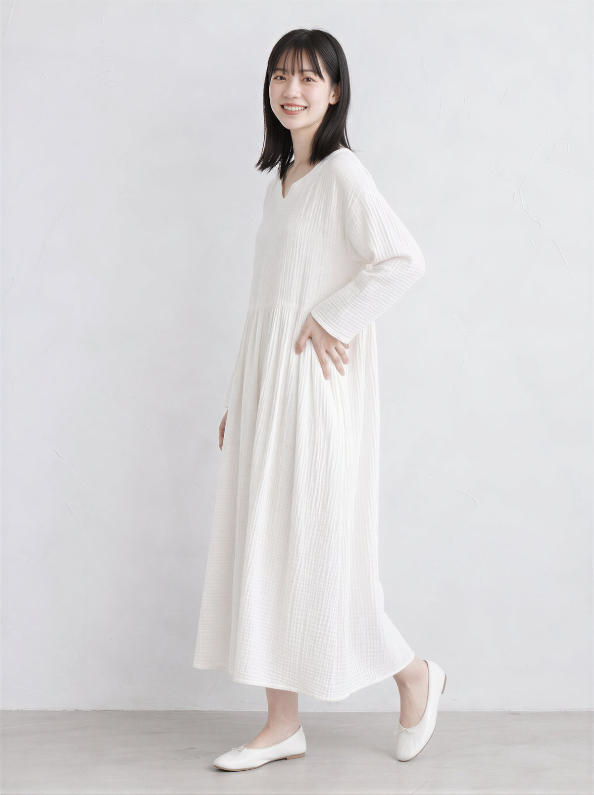 「秋季新品 」「兩色」寬鬆V領抓皺長版洋裝