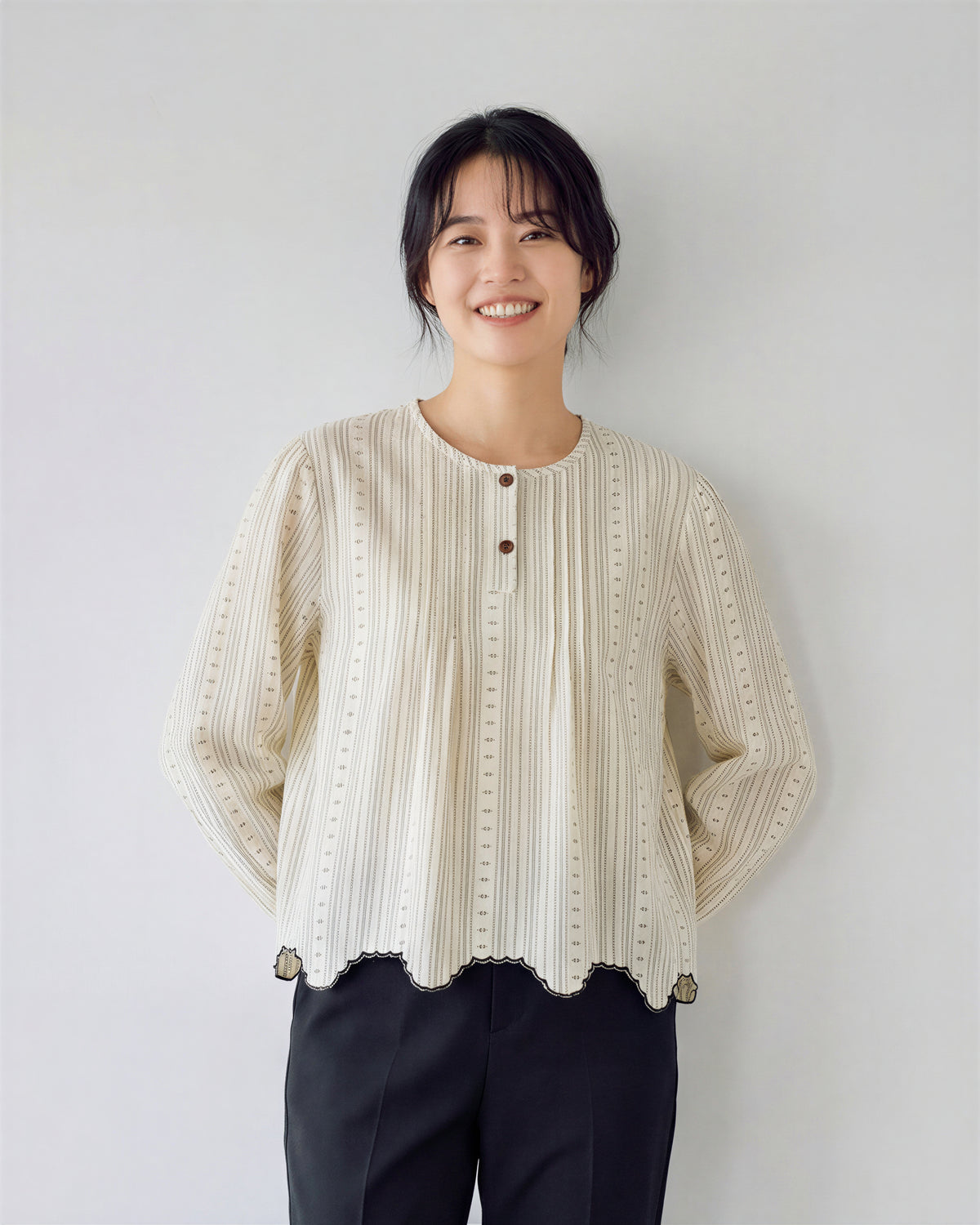 圓領半門襟 直條紋波浪邊長袖襯衫