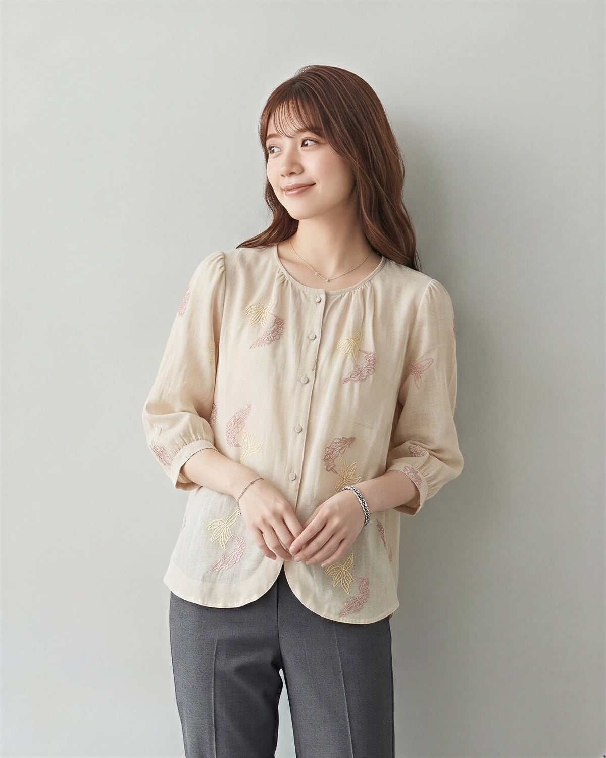 圓領刺繡燈籠袖襯衫-米色-均碼