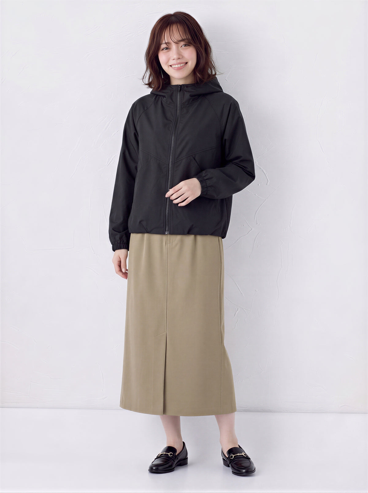 「秋季新品 」M-2XL 黑色短版拼接線條拉鍊連帽夾克