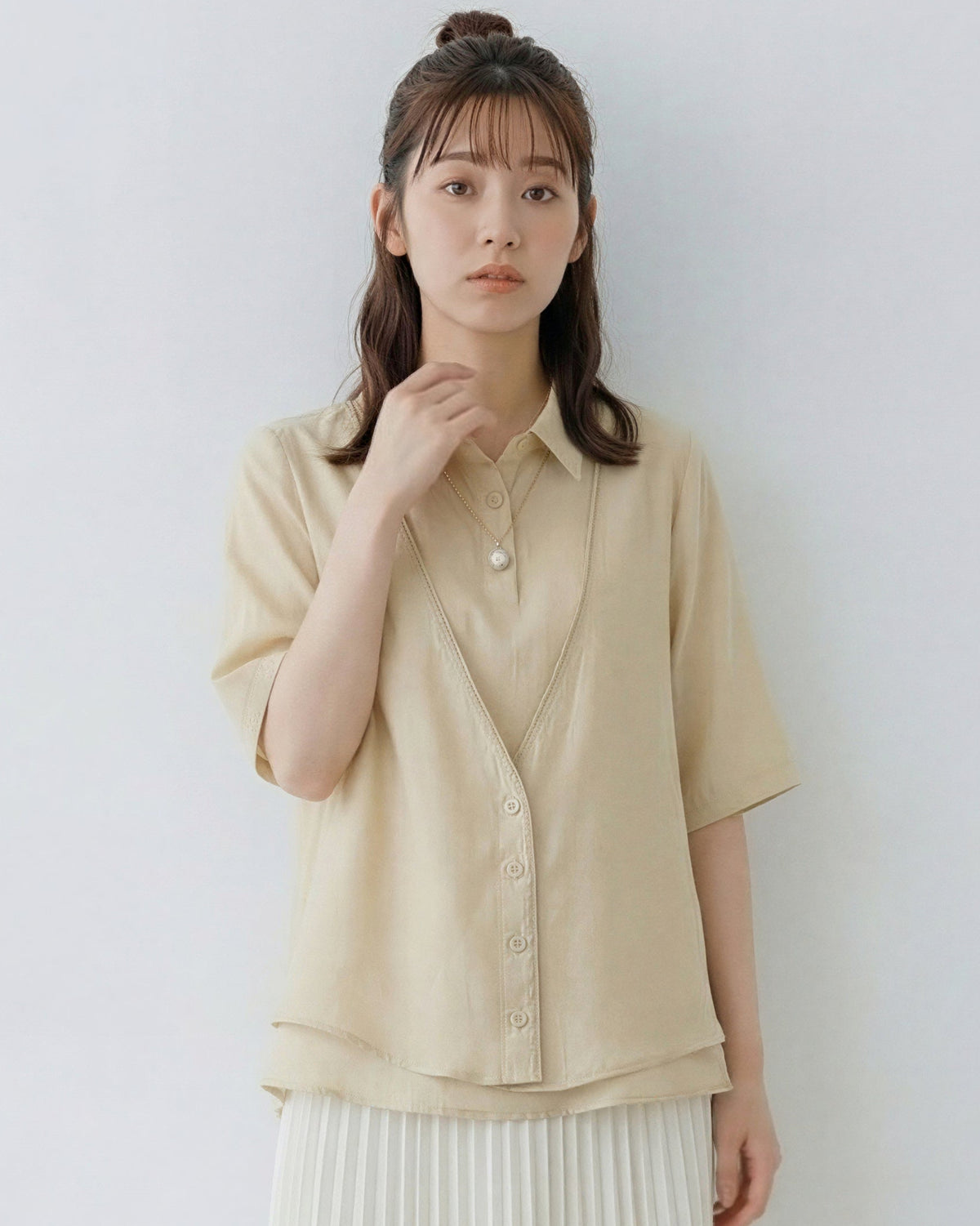 V領拼接線條層次假兩件襯衫-淺黃色-2XL