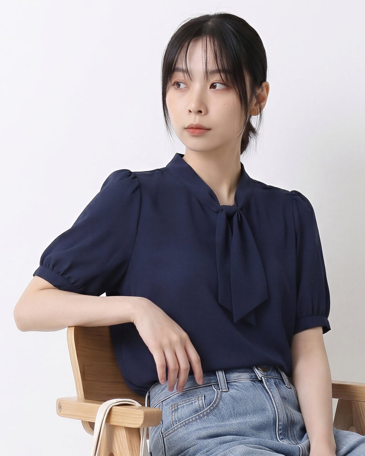 繫帶領泡泡袖襯衫