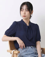 繫帶領泡泡袖襯衫