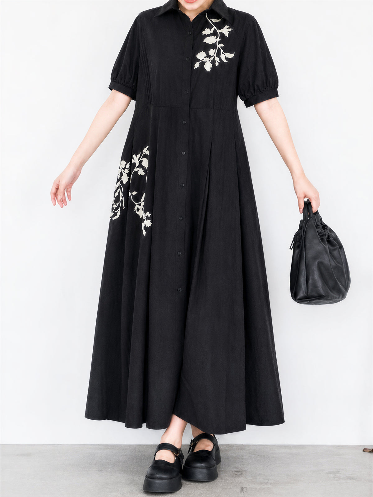 黑色刺繡拼接抽摺短袖洋裝