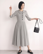 斜翻領收腰A字擺格紋洋裝