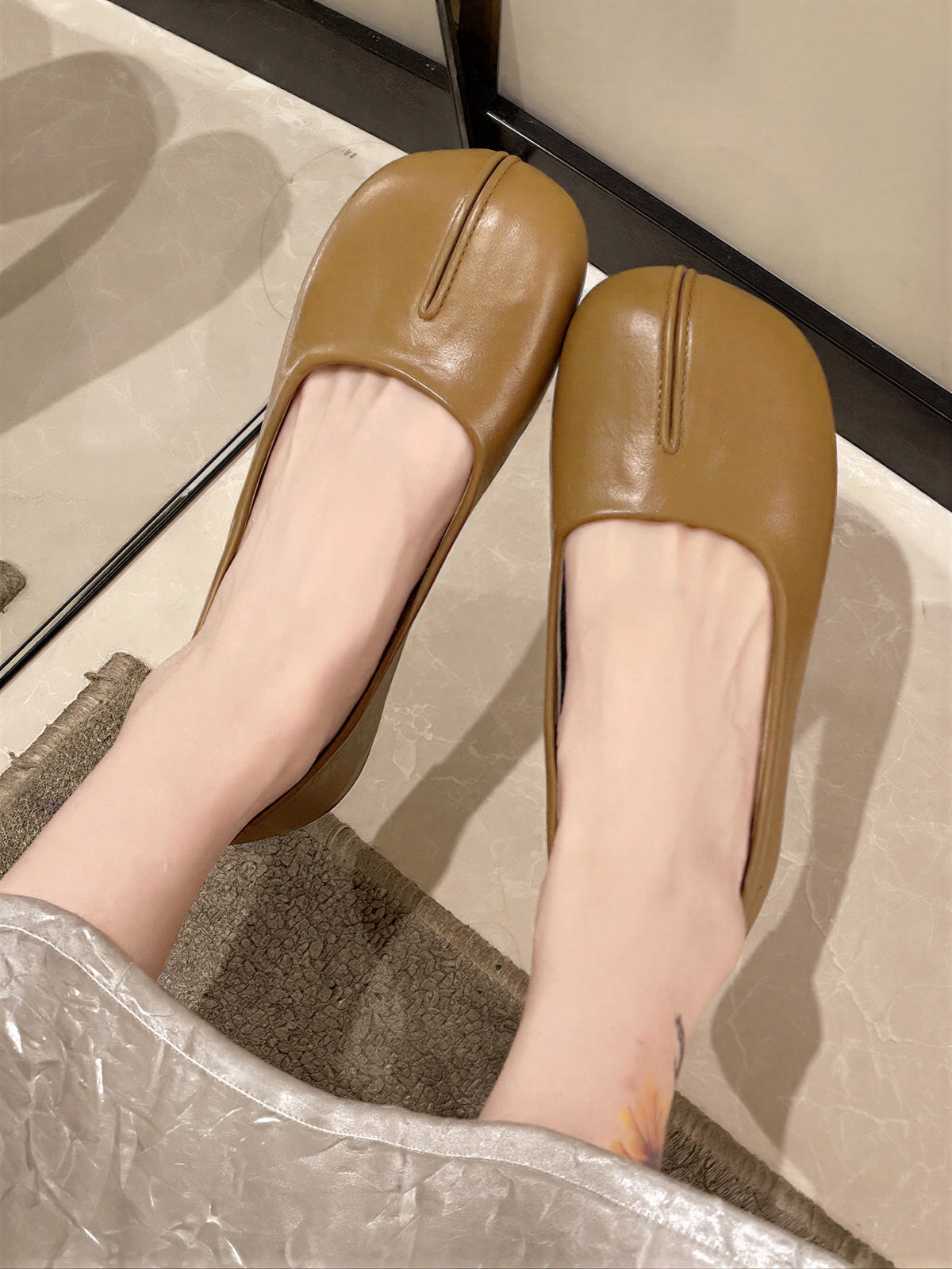 方圓鞋頭 立體中縫 柔軟鞋面女款平底鞋