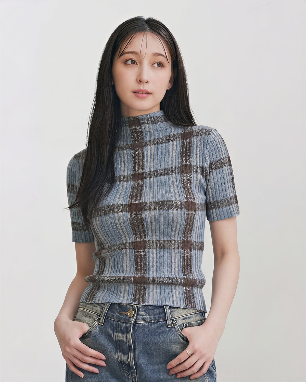 半高領格紋修身內搭上衣