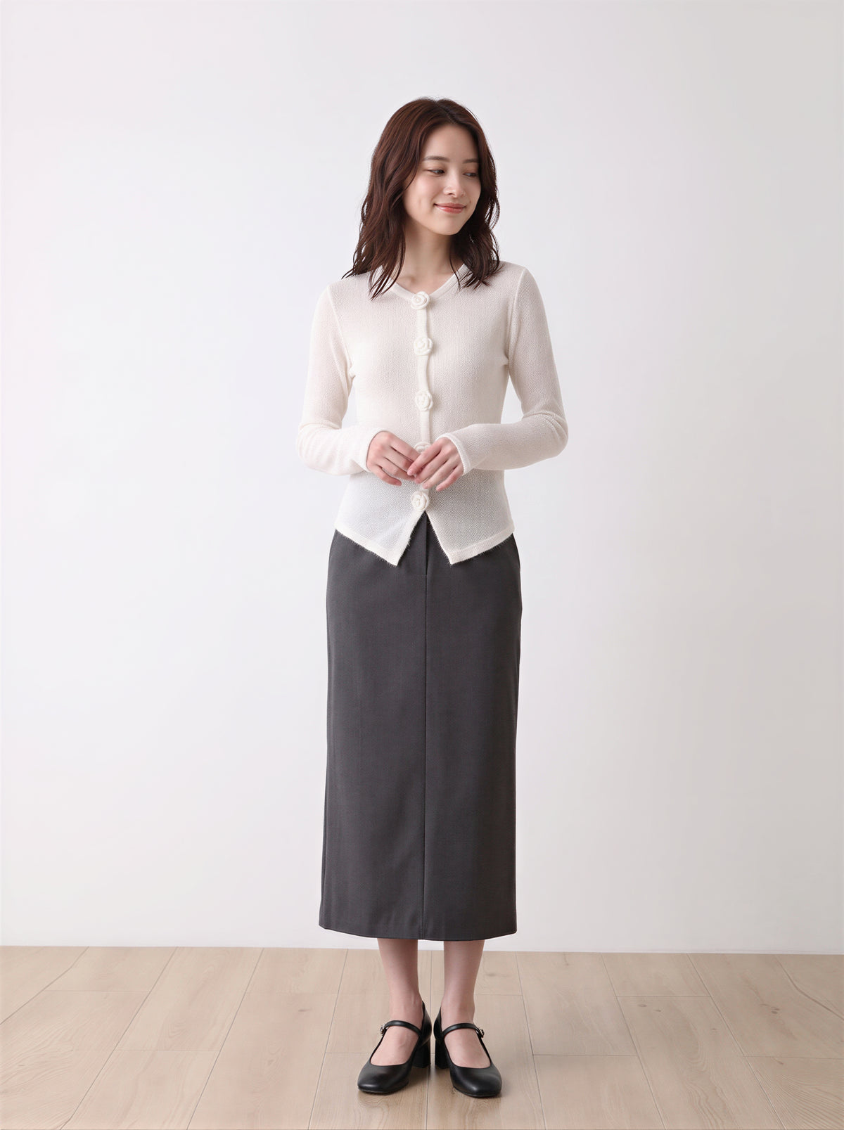 「秋季新品 」「兩色」花朵鈕扣V領針織衫