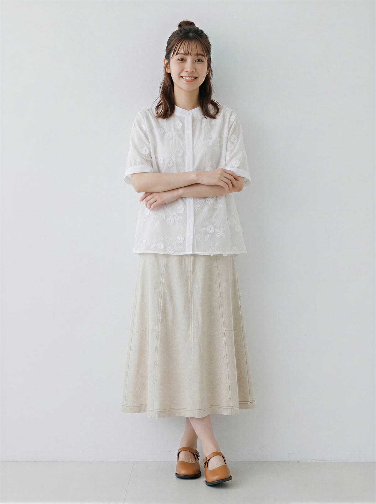 立體刺繡圓領寬鬆襯衫