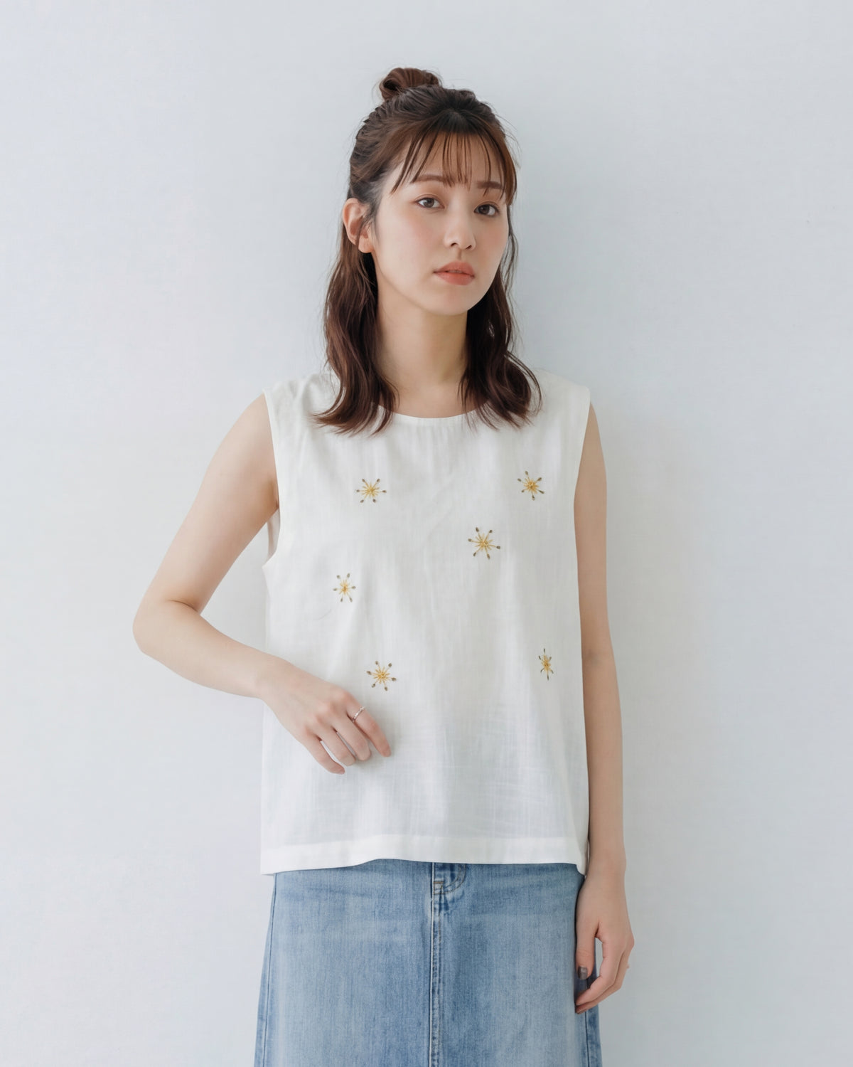 星芒刺繡圓領無袖背心-白色-2XL