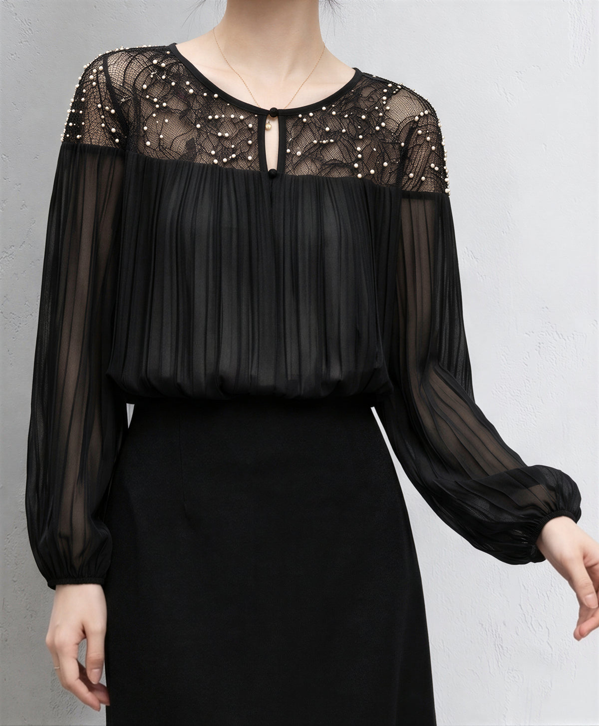 「兩色」「秋季新品 」S-2XL 釘珠刺繡壓褶襯衫