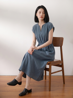V領收腰長版亞麻洋裝
