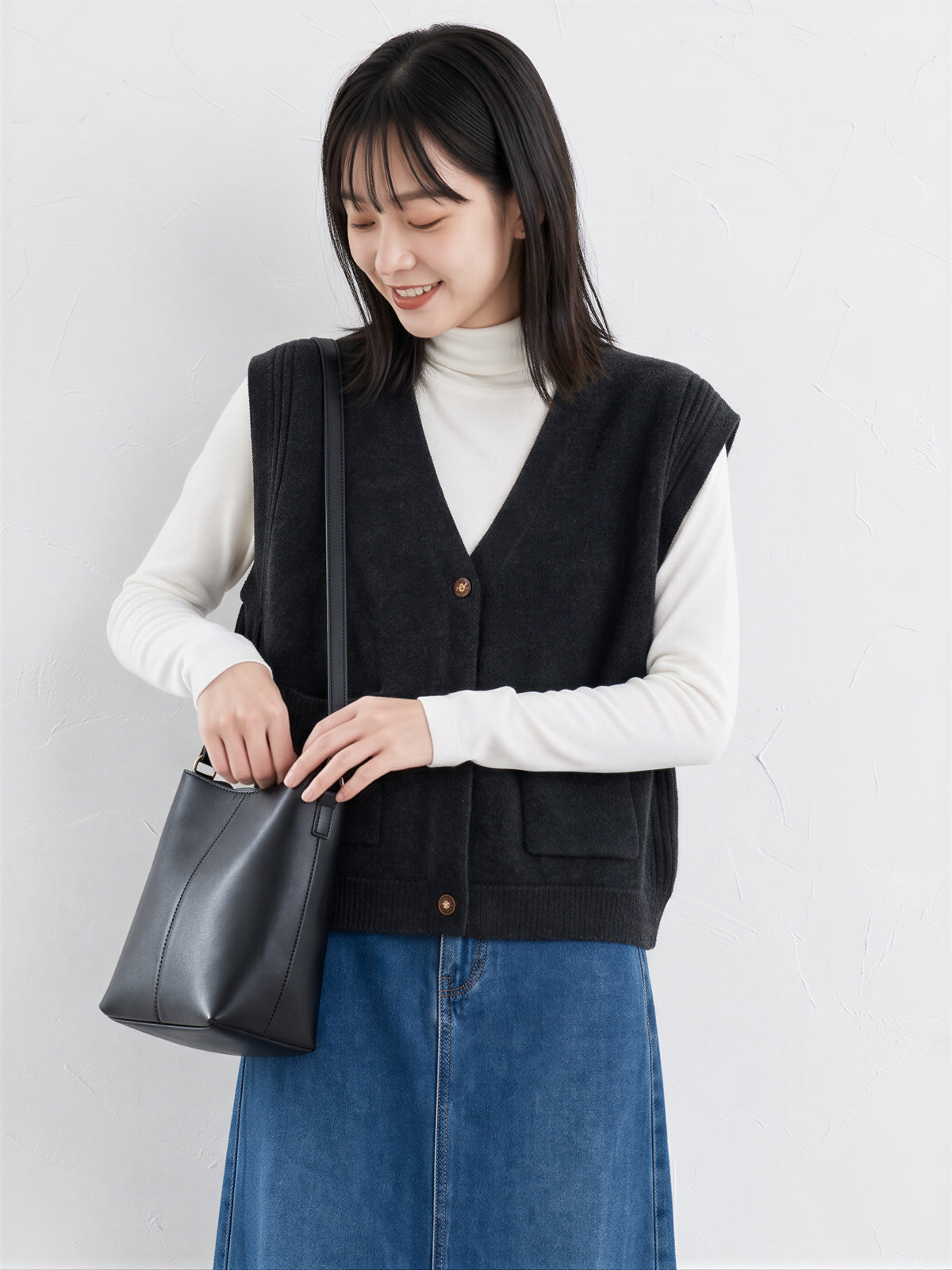 「秋季新品 」V領排釦寬肩針織背心