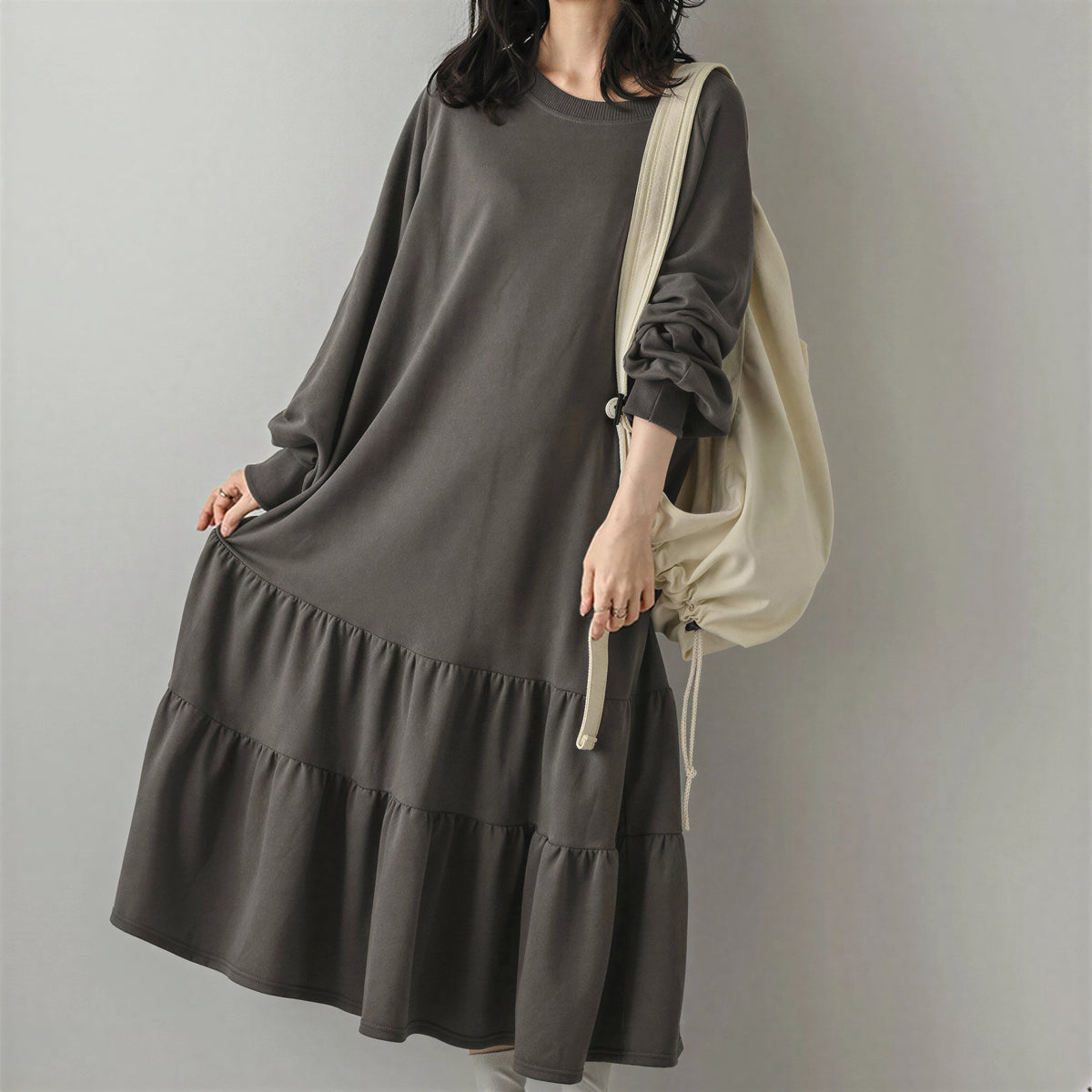 「秋季新品 」「3色」M-L 寬鬆落肩荷葉擺衛衣洋裝