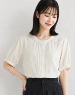 圓領壓摺刺繡感襯衫