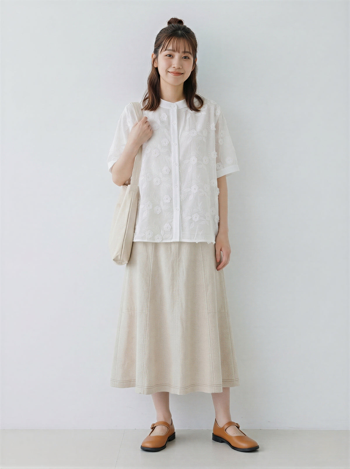 立體刺繡圓領寬鬆襯衫